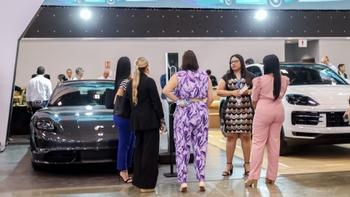 Cayenne E-Hybrid por primera vez exhibido en el Panamá Motor Show.