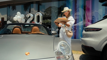 nota elegancia porsche center panama gallery1