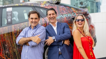 Eduardo Navarro y amigos posando para la foto