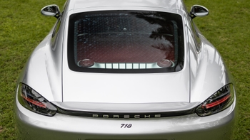 Parte trasera de un Porsche 718 en - Panamá Luxury Motor