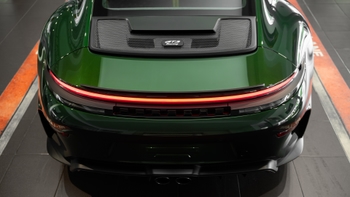 luces traseras del nuevo porsche 911 gt3 touring color verde
