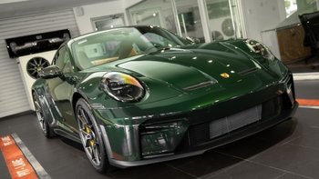 foto frente del nuevo porsche 911 gt3 touring color verde