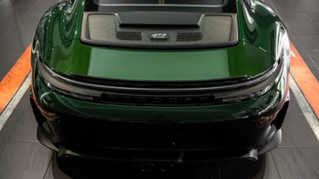 vista trasera del nuevo porsche 911 gt3 touring color verde