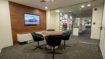Meeting room in Porsche Center Lima