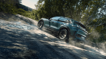 Cayenne in Mmystic green in motion