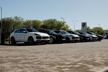 Cayenne Platinum Edition Extended Test Driving Event (1)