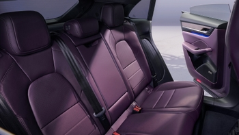 Салон електричного Porsche Macan, сидіння