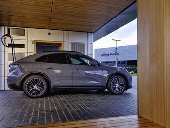 Fifth Porsche Charging Lounge opens in Hamburg