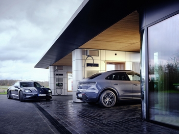 Fifth Porsche Charging Lounge opens in Hamburg
