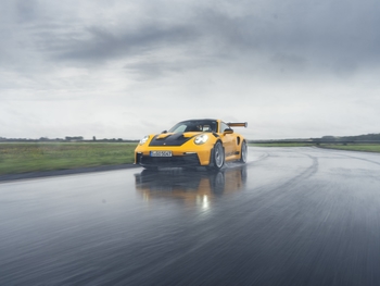 New wet tyre from Porsche and Michelin