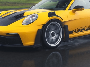 New wet tyre from Porsche and Michelin