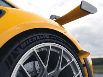 New wet tyre from Porsche and Michelin