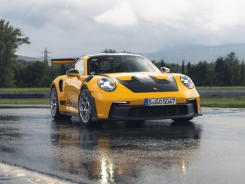 New wet tyre from Porsche and Michelin