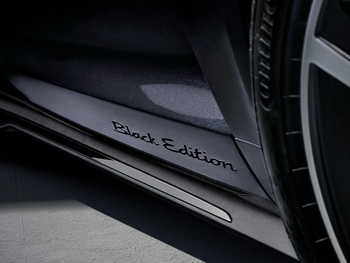 Sporty, elegant look and high-quality equipment at an attractive price: The new Taycan and Cayenne Black Edition models