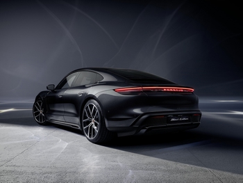 Sporty, elegant look and high-quality equipment at an attractive price: The new Taycan and Cayenne Black Edition models