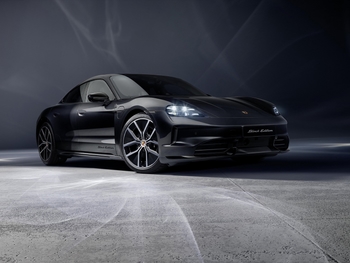 Sporty, elegant look and high-quality equipment at an attractive price: The new Taycan and Cayenne Black Edition models