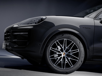 Sporty, elegant look and high-quality equipment at an attractive price: The new Taycan and Cayenne Black Edition models