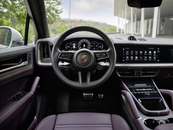 Porsche presents third E-Hybrid variant of the Cayenne