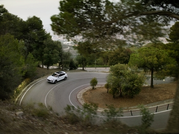 Porsche presents third E-Hybrid variant of the Cayenne