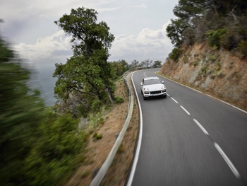Porsche presents third E-Hybrid variant of the Cayenne