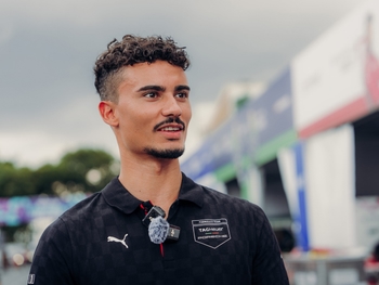 Porsche starts racing year at venue of historic success