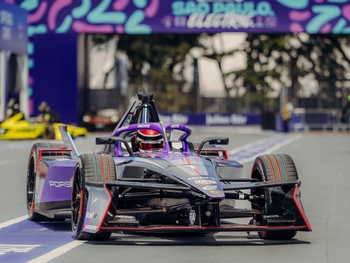 Porsche starts racing year at venue of historic success