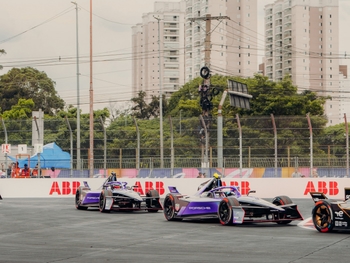 Porsche starts racing year at venue of historic success