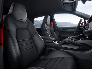 Precise and dynamic with a V8 engine: the new Cayenne GTS models