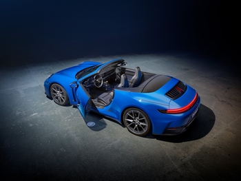 The new 911 Carrera T as a coupé or a cabriolet