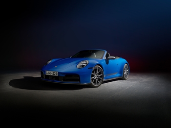The new 911 Carrera T as a coupé or a cabriolet