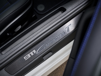 The new 911 Carrera T as a coupé or a cabriolet