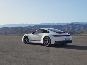 The new 911 Carrera T as a coupé or a cabriolet
