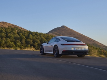 The new 911 Carrera T as a coupé or a cabriolet