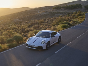 The new 911 Carrera T as a coupé or a cabriolet