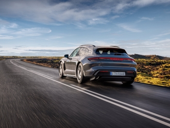 Three new models: Porsche rounds off the second Taycan generation