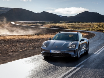 Three new models: Porsche rounds off the second Taycan generation