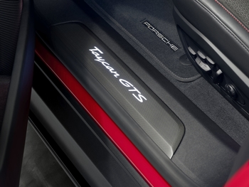 Three new models: Porsche rounds off the second Taycan generation