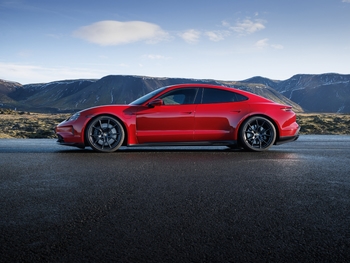 Three new models: Porsche rounds off the second Taycan generation