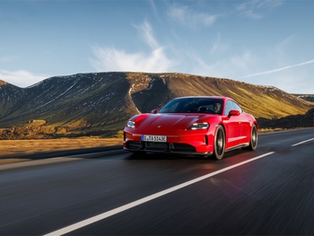Three new models: Porsche rounds off the second Taycan generation